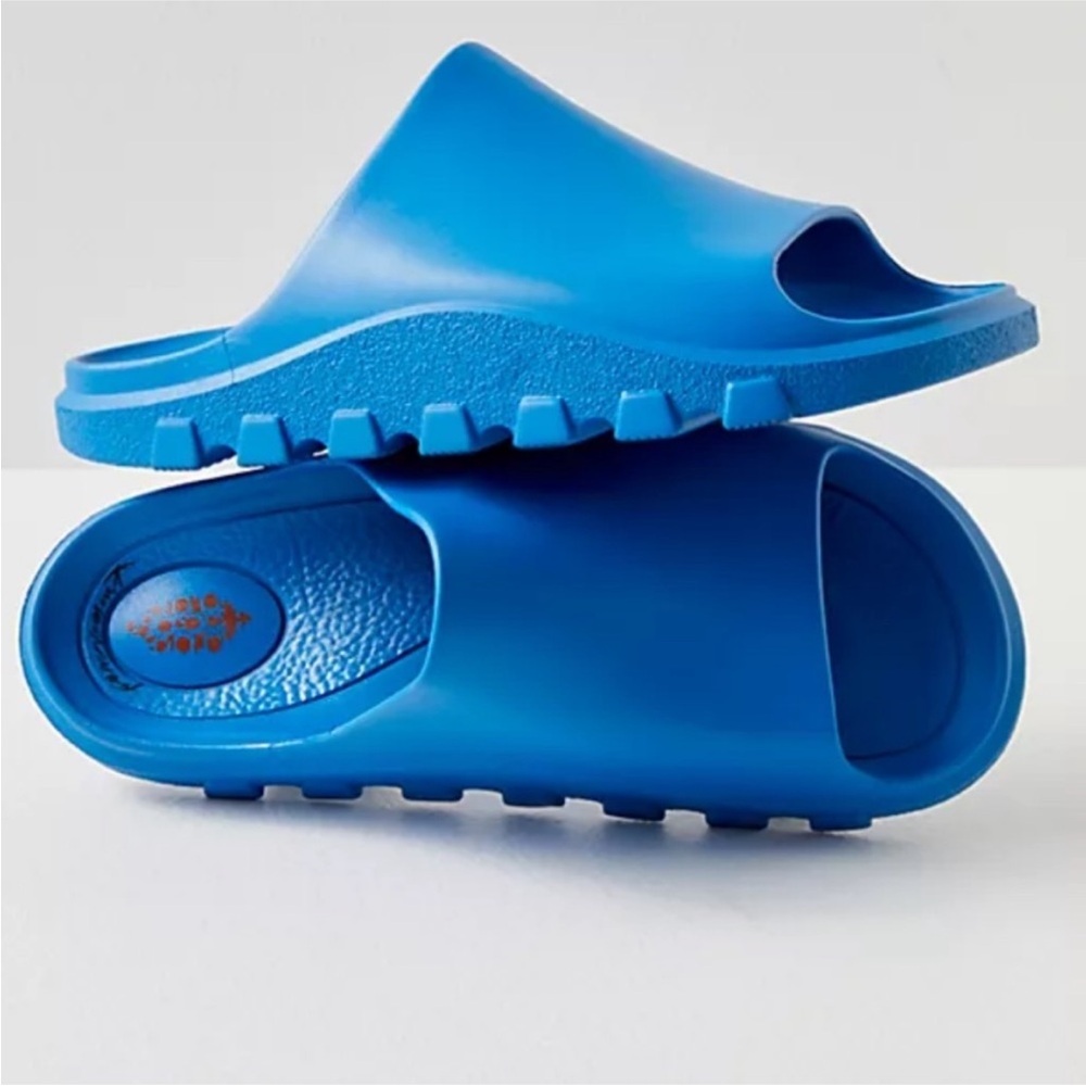 NWOT Free People Halftime Slides in All Abord blue